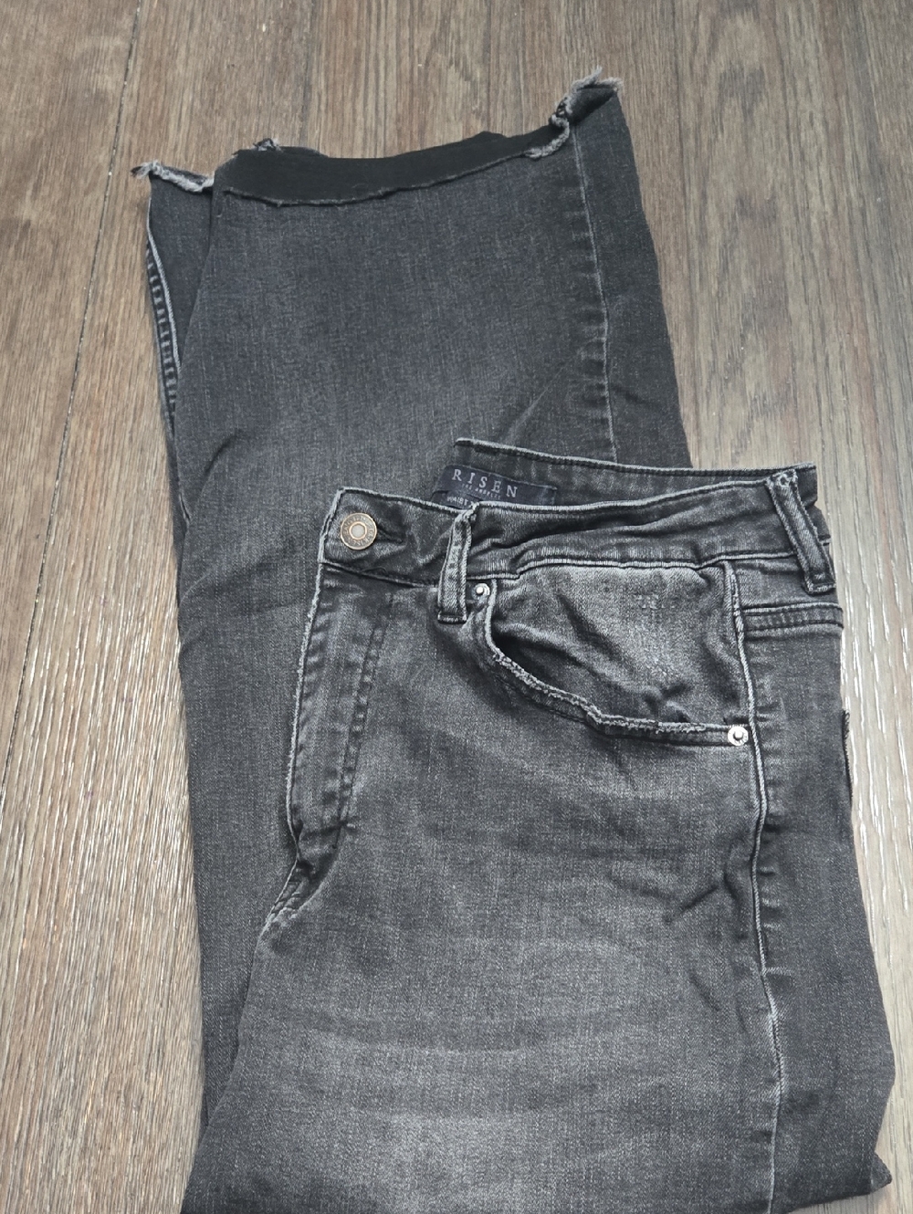 Risen Washed Black Cropped Jeans